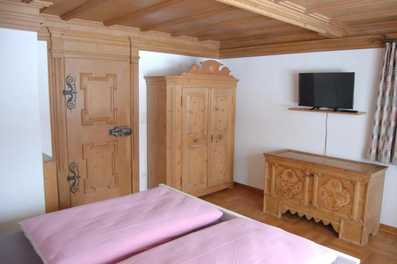 Barrierefreie 3-Zi.-Ferienwohnung Mit Gartenzugang In Ruhiger, Zentrumsnaher Lage Oberammergau Lägenhet